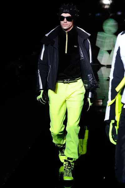 Look 15